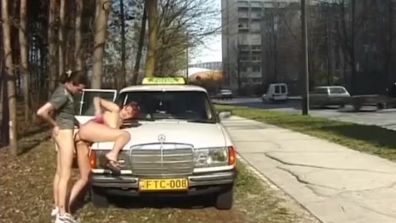 Публичный секс на дороге с таксистом