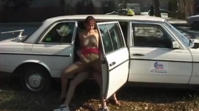 Публичный секс на дороге с таксистом